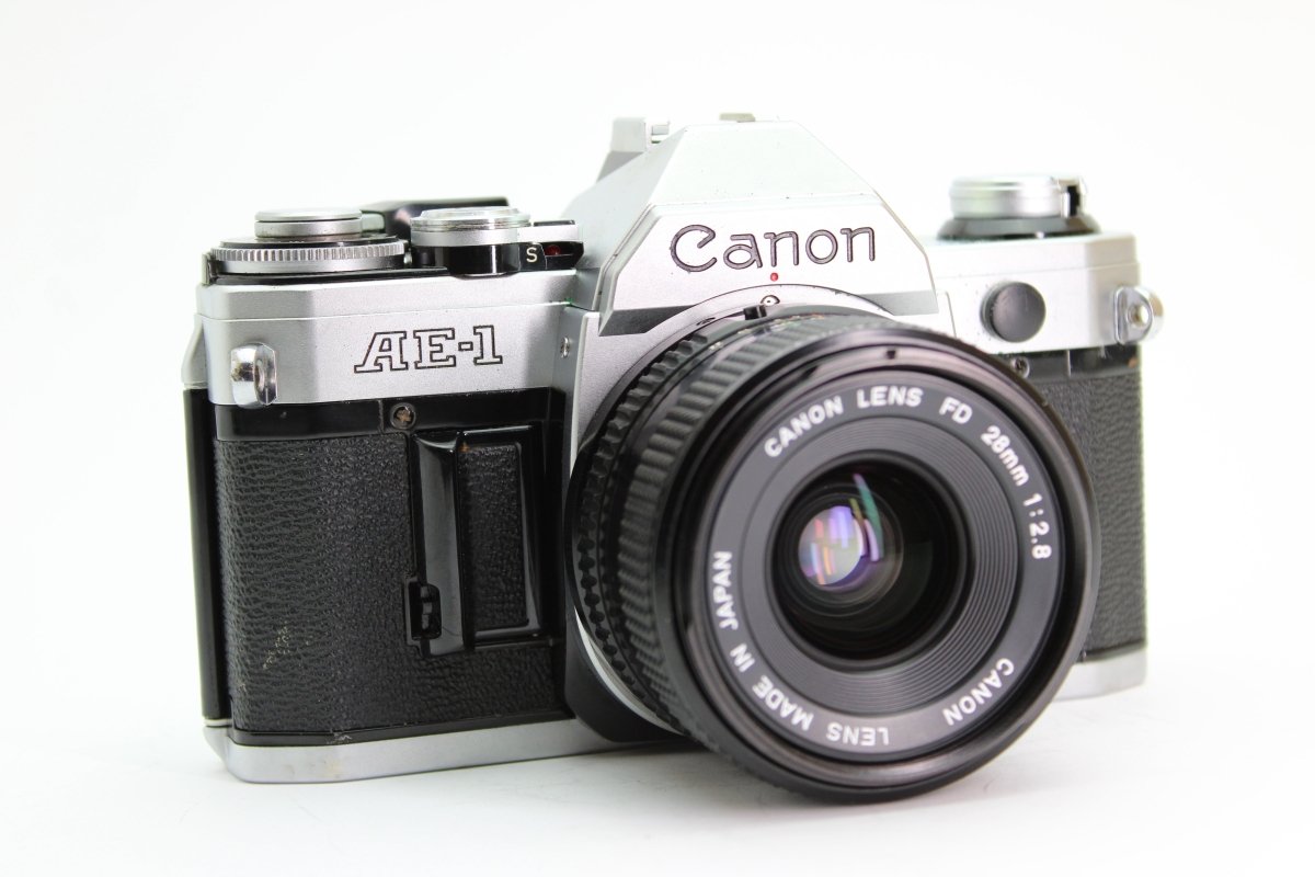Canon AE - 1 + 28mm f2.8 (#3035) - Canon