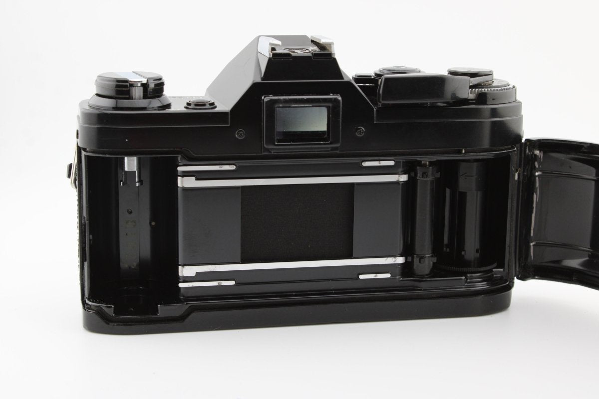 Canon AE - 1 + 50mm f1.8 (4113) - Canon