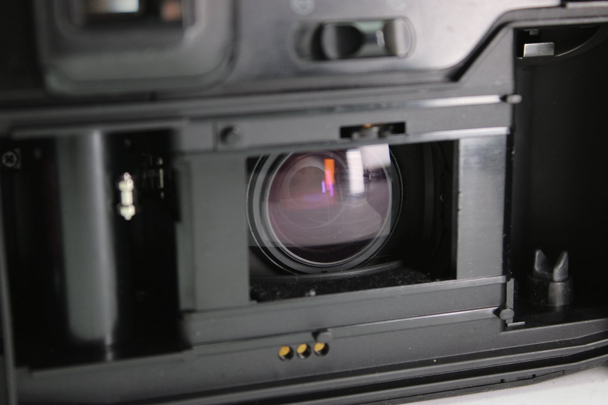 Fuji FZ - 2000 Zoom (#3627) - Fuji