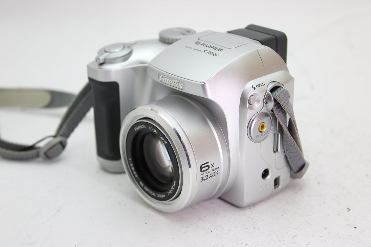 Fujifilm Finepix S3000 (#2246) - Fujifilm