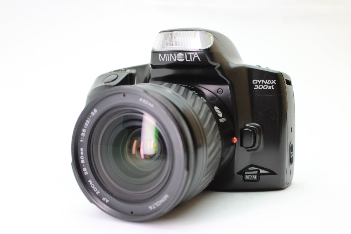 Minolta Dynax 300si + 28-80mm Minolta AF f3.5-5.6 Lens (#2332) - Minolta