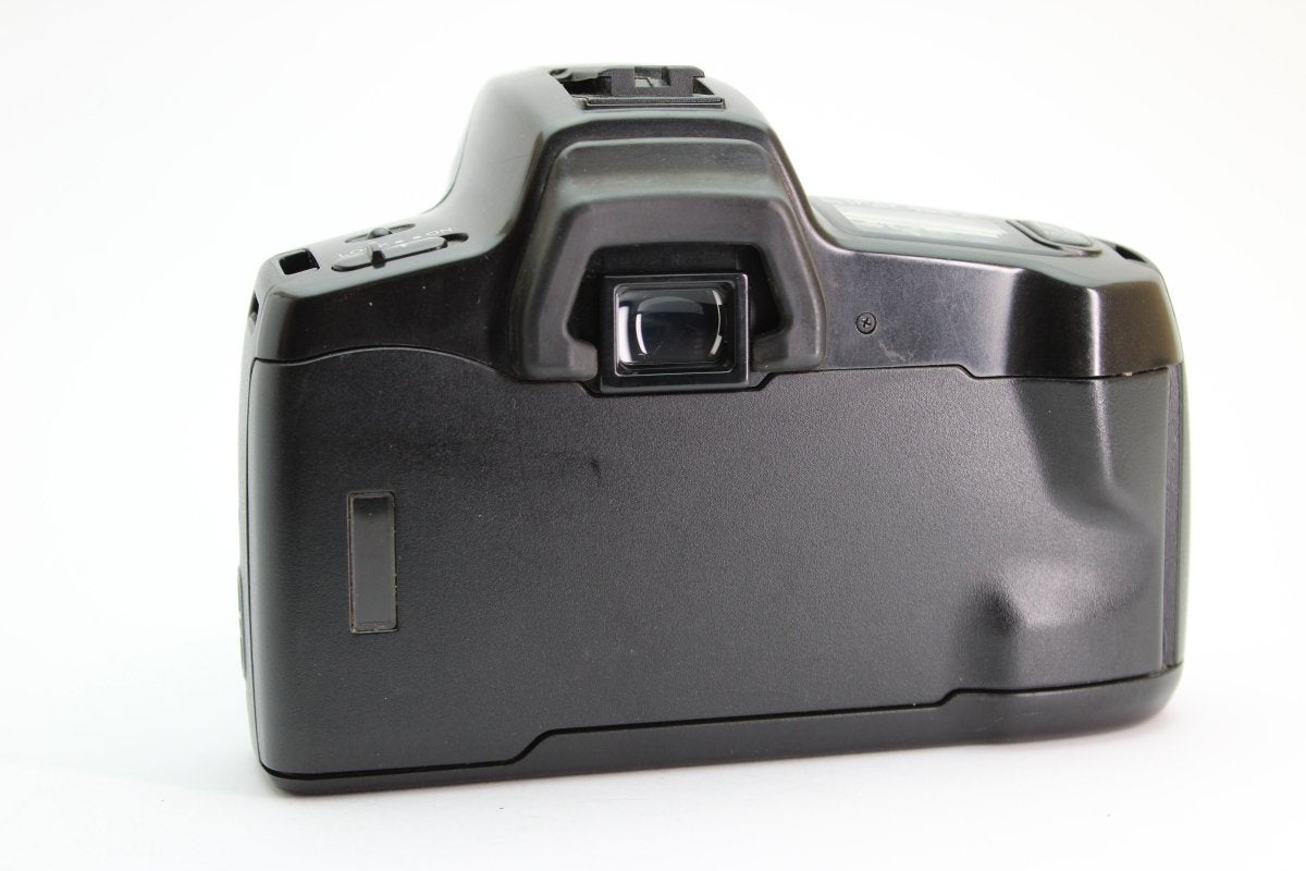 Minolta Dynax 300si + 35-105mm Minolta AF 3.5-4.5 Lens (#2320) - Minolta