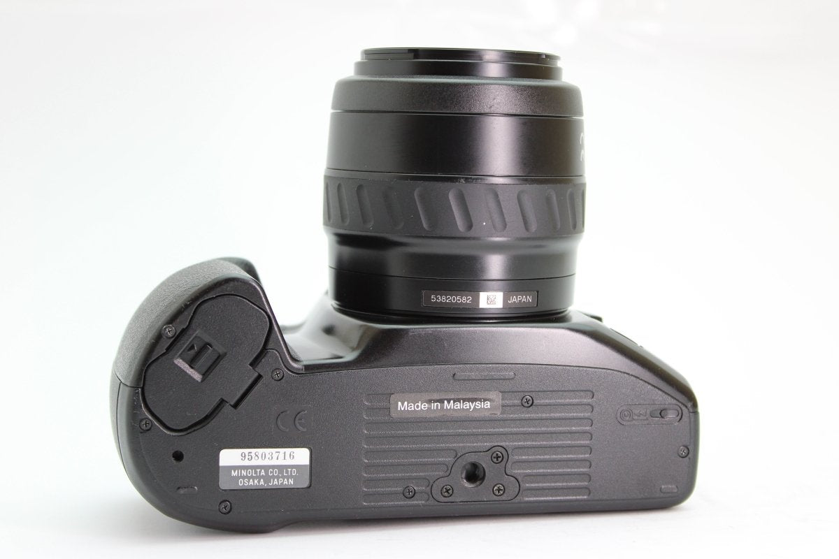 Minolta Dynax 300si + 35-70mm Minolta AF f3.5-4.5 Lens (#2327) - Minolta