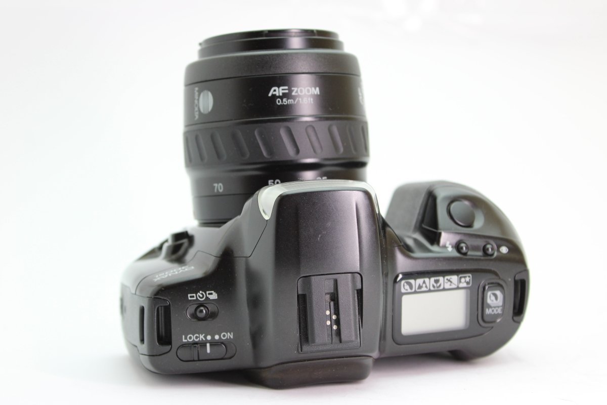 Minolta Dynax 300si + 35-70mm Minolta AF f3.5-4.5 Lens (#2327) - Minolta