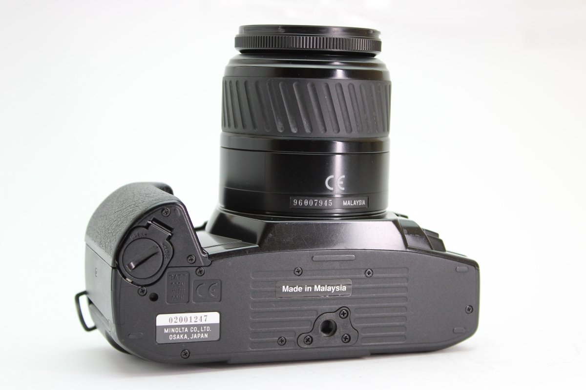 Minolta Dynax 303si + 35-80mm Minolta AF f4-5.6 Lens (#2326) - Minolta