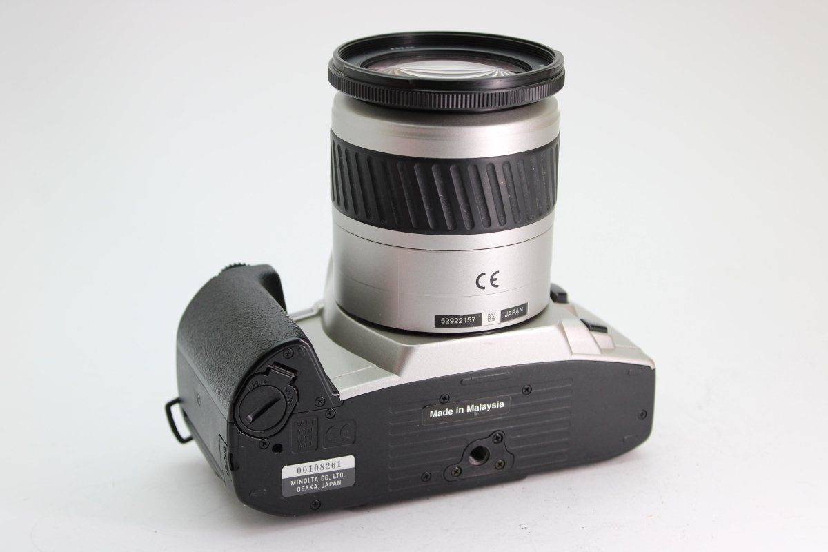 Minolta Dynax 404si + 28 - 80mm AF Lens (#2693) - Minolta