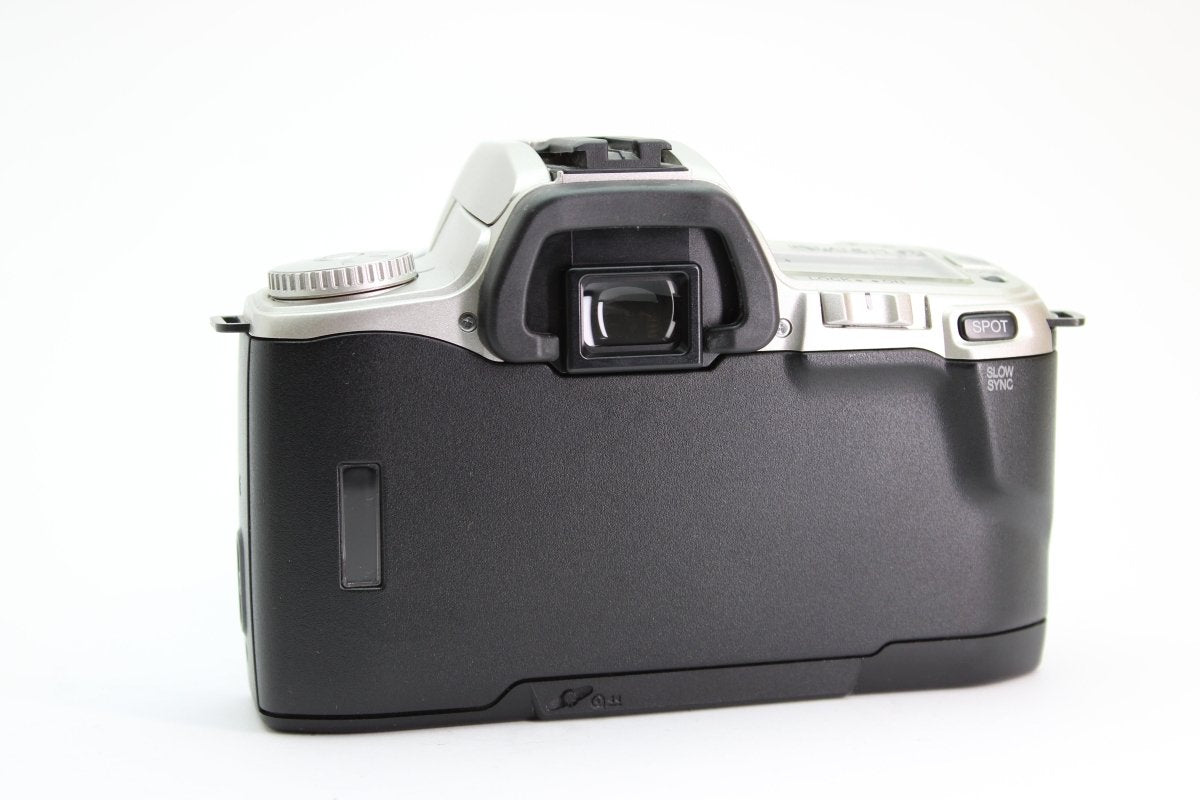 Minolta Dynax 404si + 28-80mm Minolta AF f3.5-5.6 Lens (#2322) - Minolta