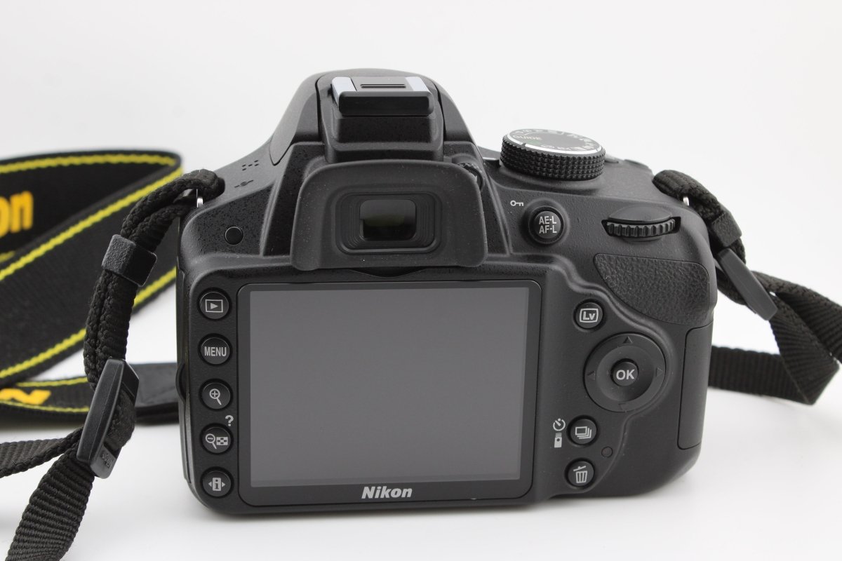 Nikon D3200 + 15 - 55mm f3.5 - 5.6 (4385) - Nikon