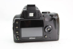 Nikon D40 + 18-200mm f3.5-6.3 D - Nikon