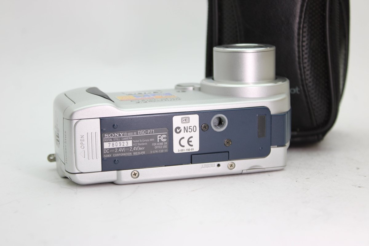 Sony Cyber-Shot DSC-P71 - Sony