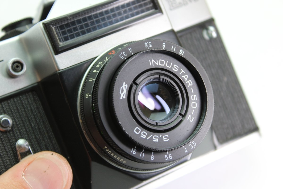 Zenit EM + 50mm f3.5 (#2949) - Zenit