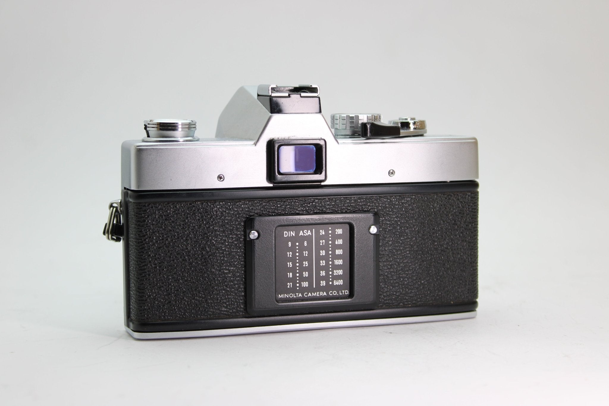 Minolta SRT 101b + 28-70mm f/3.5-4.5 - Minolta