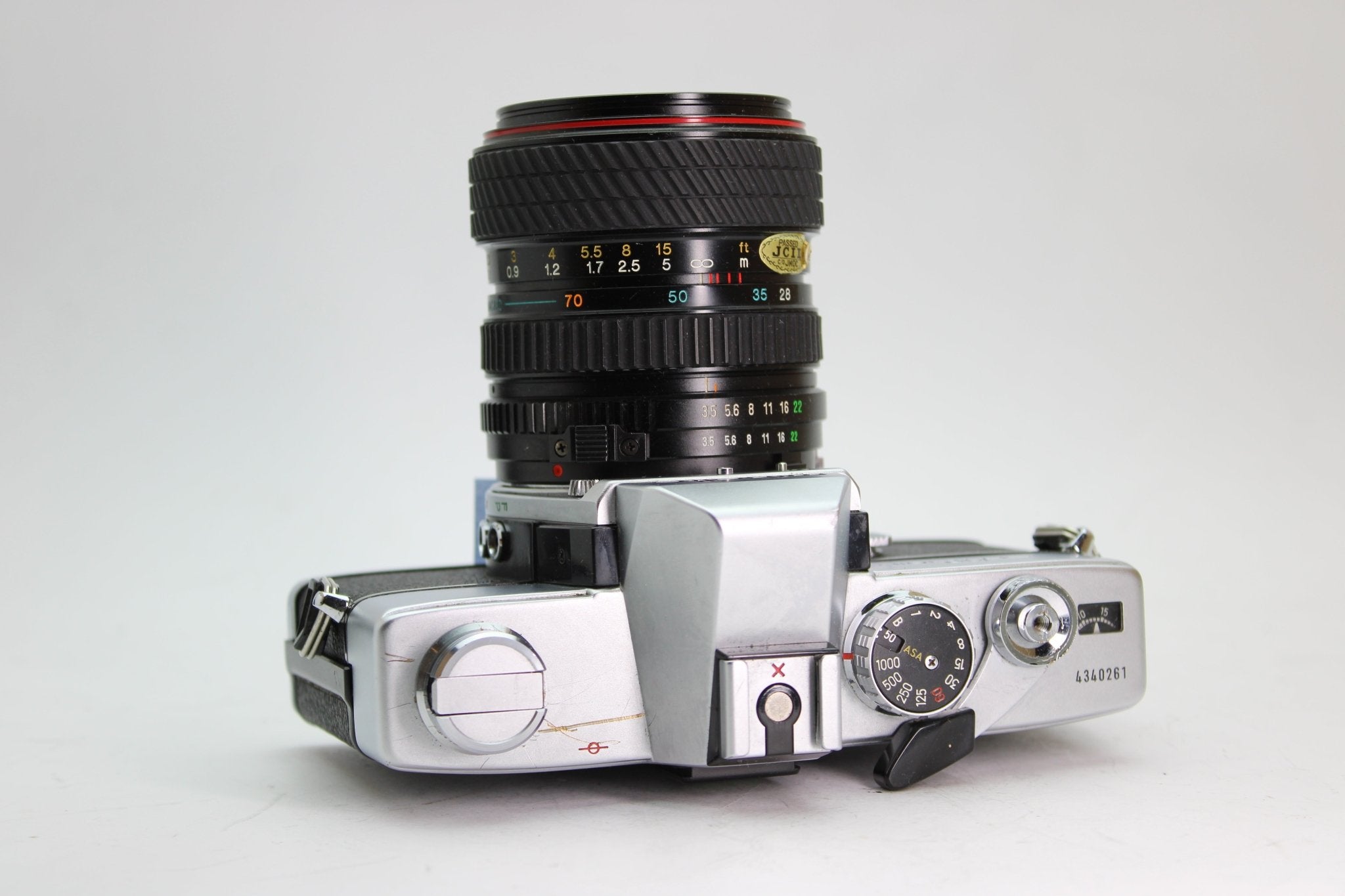 Minolta SRT 101b + 28-70mm f/3.5-4.5 - Minolta