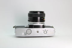 Minolta SRT 101b + 50mm f/1.7 - Minolta