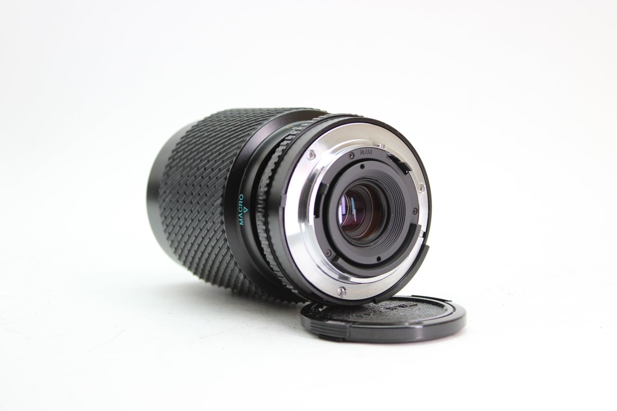 Tokina SD 70-210mm f4-5.6 - Tokina