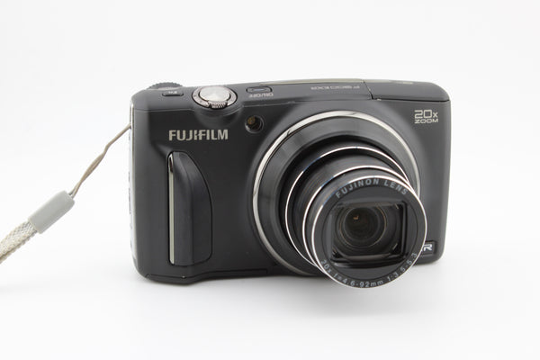 Fujifilm FinePix F900EXR ブラック Fujifilm's FinePix F900EXR great compact megazoom for