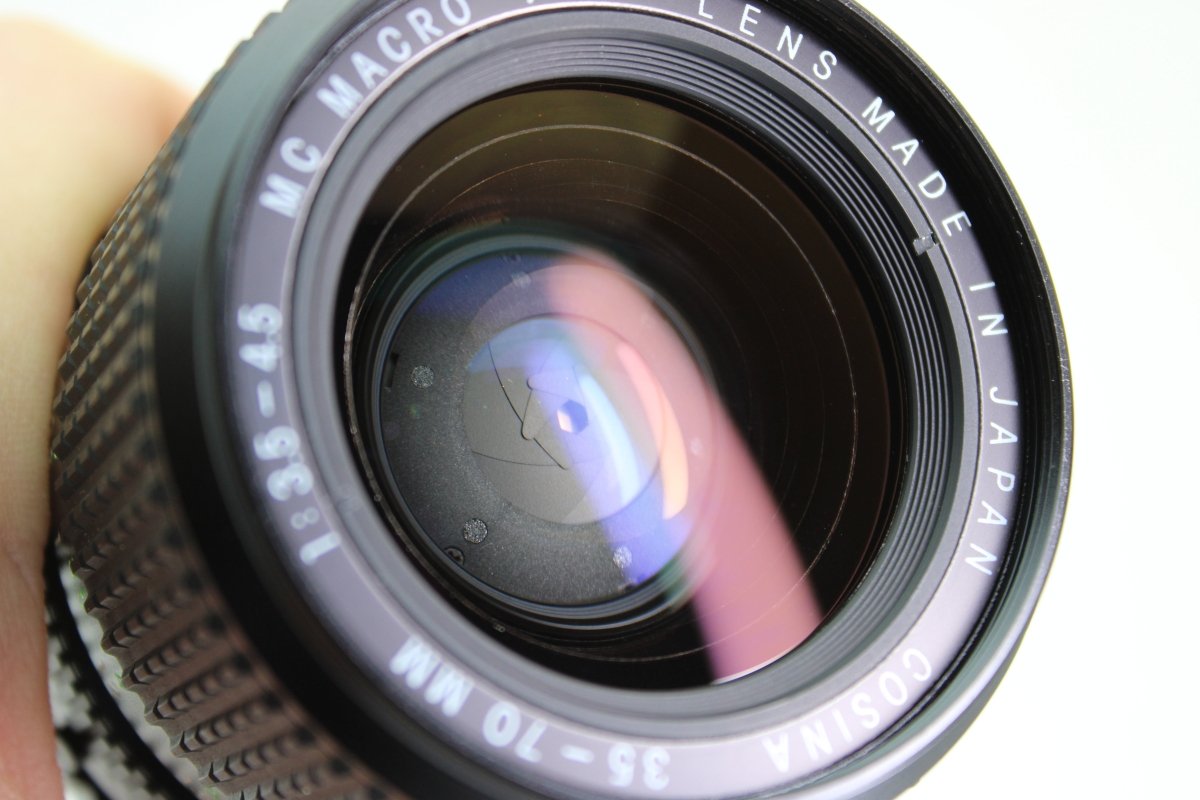 Cosina 35 - 70mm f3.5 - 4.5 M42 (#3486) - Cosina