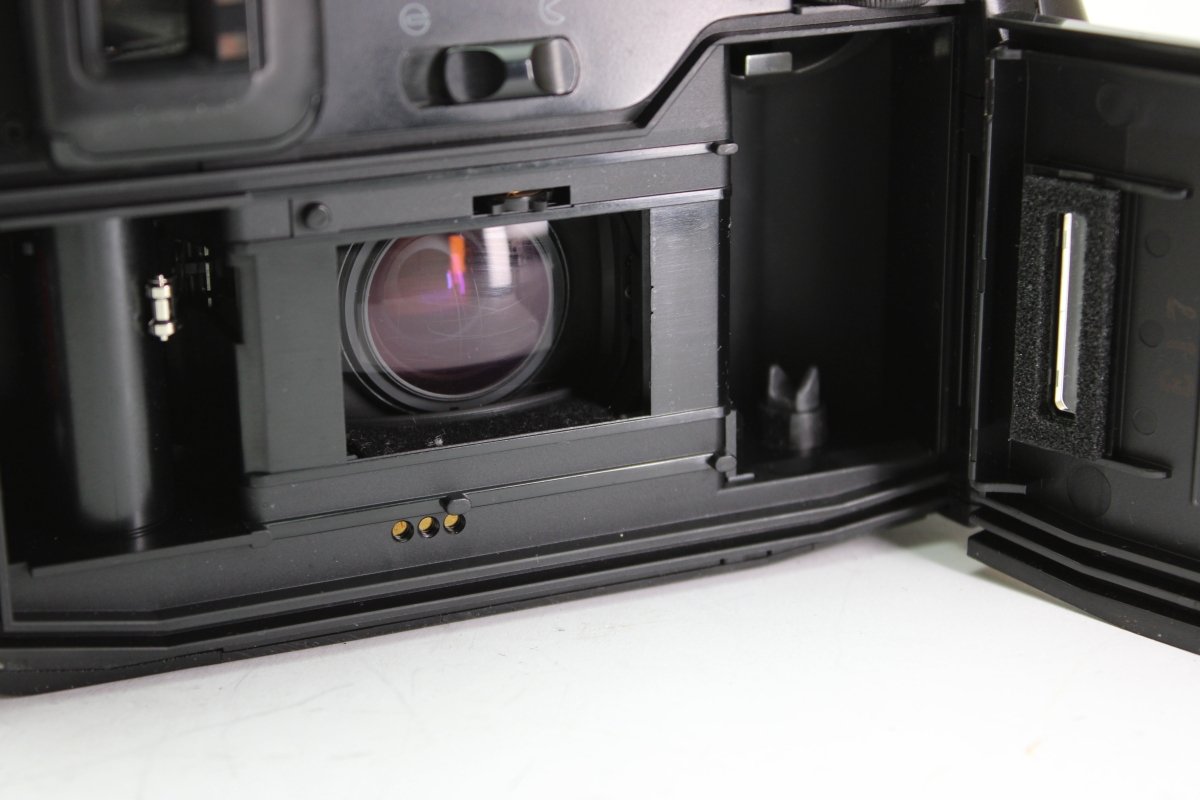 Fuji FZ - 2000 Zoom (#3627) - Fuji