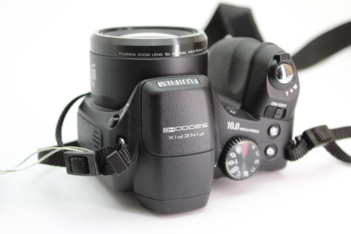 Fujifilm Finepix S2000 HD (#2395) - Fujifilm