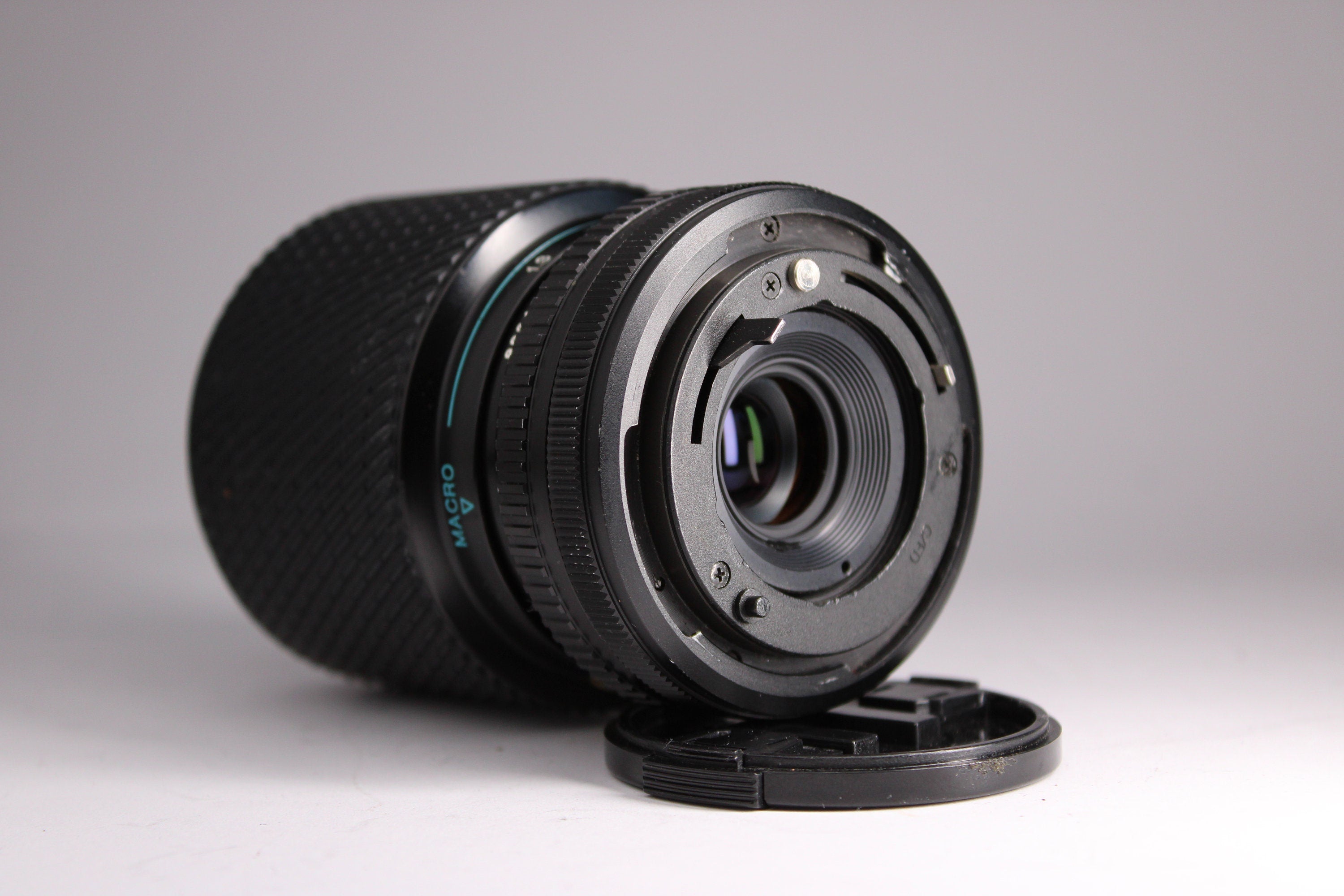 Tokina 70-210mm f/4-5.6 - Tokina