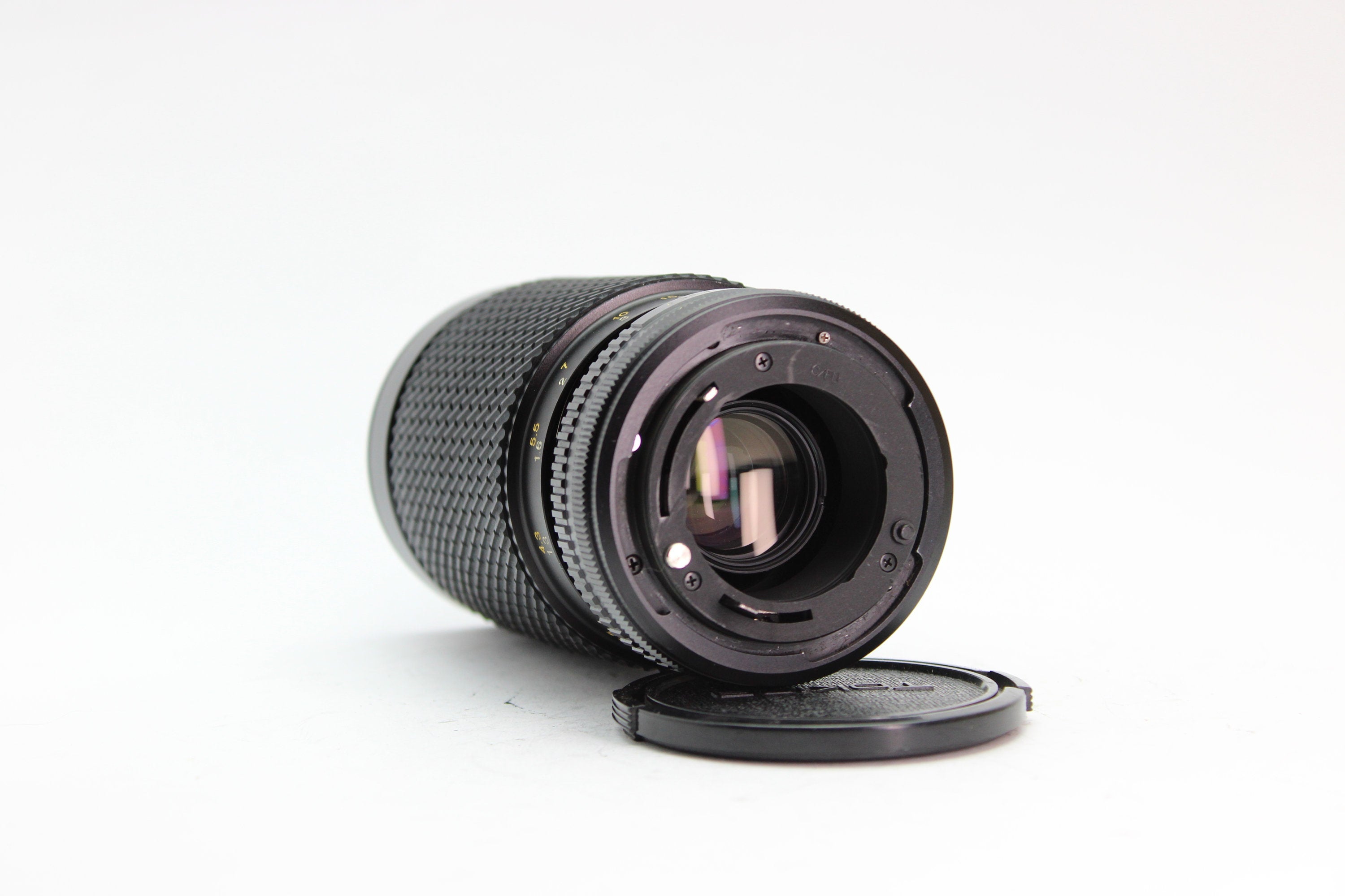 Tokina 35-200mm f/4-5.6 - Tokina