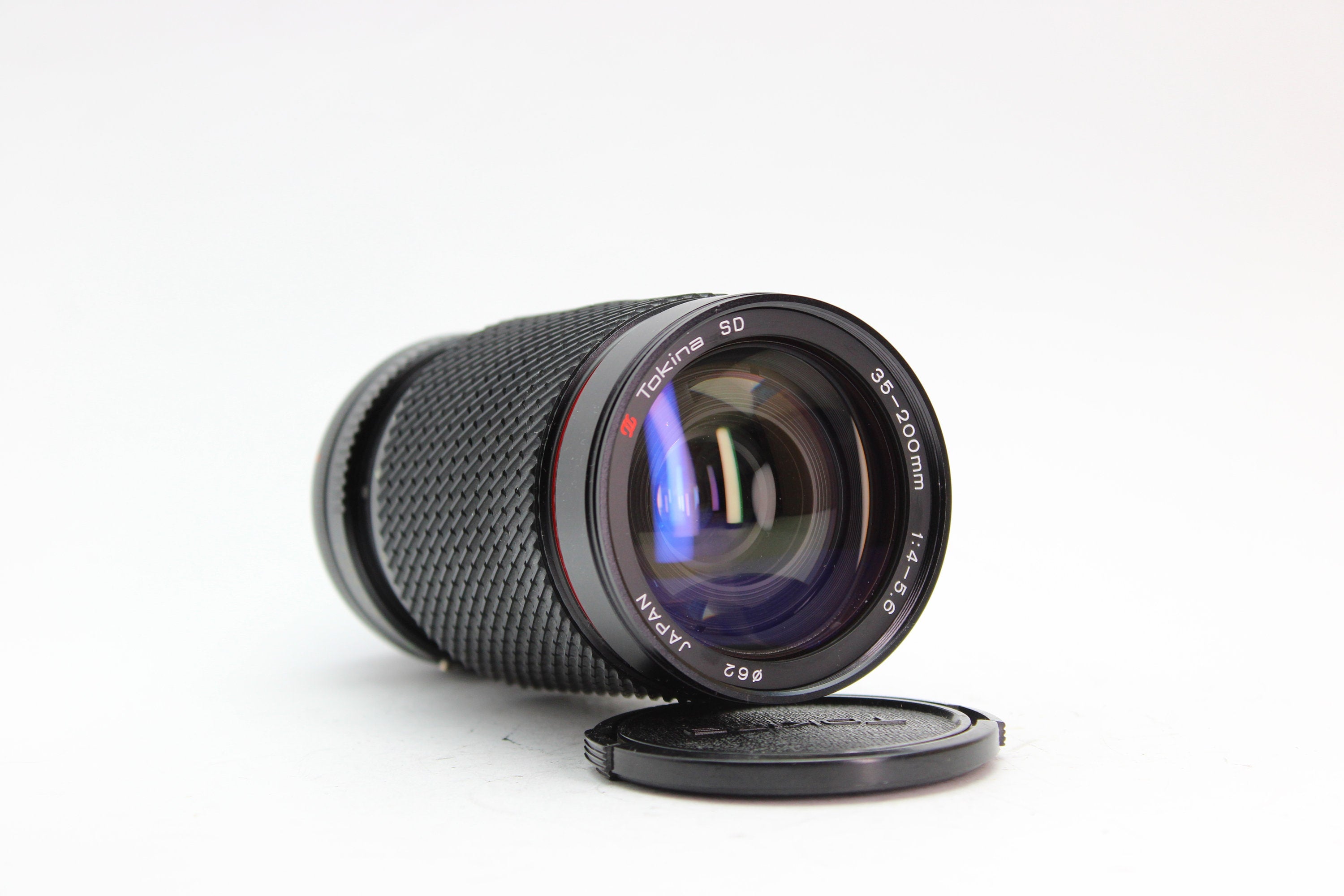 Tokina 35-200mm f/4-5.6 - Tokina