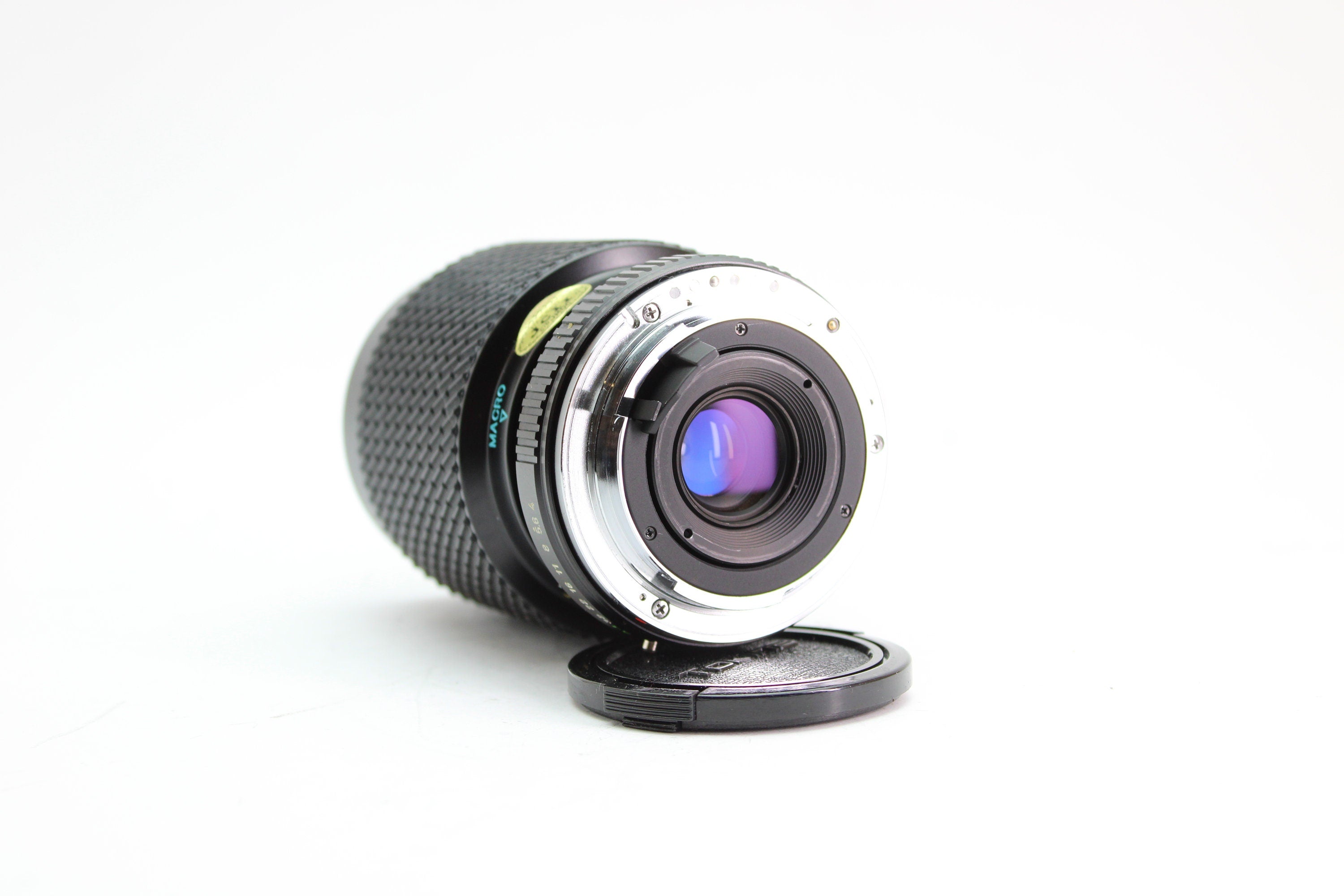 Tokina 70-210mm f/4-5.6 - Tokina