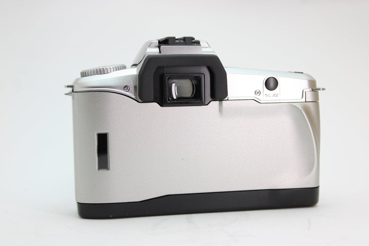 Minolta Dynax 40 + 28-100mm Minolta AF f3.5-5.6 D Lens (#2324) - Minolta