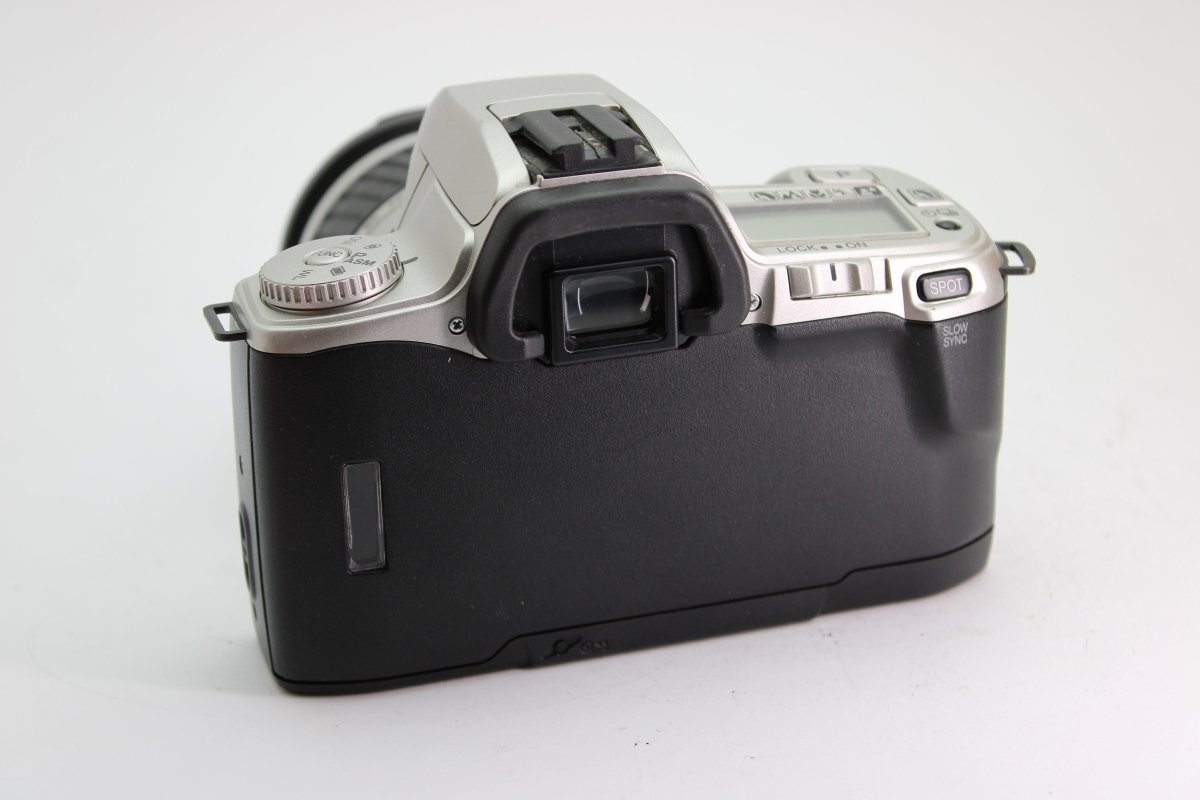 Minolta Dynax 404si + 28 - 80mm AF Lens (#2693) - Minolta