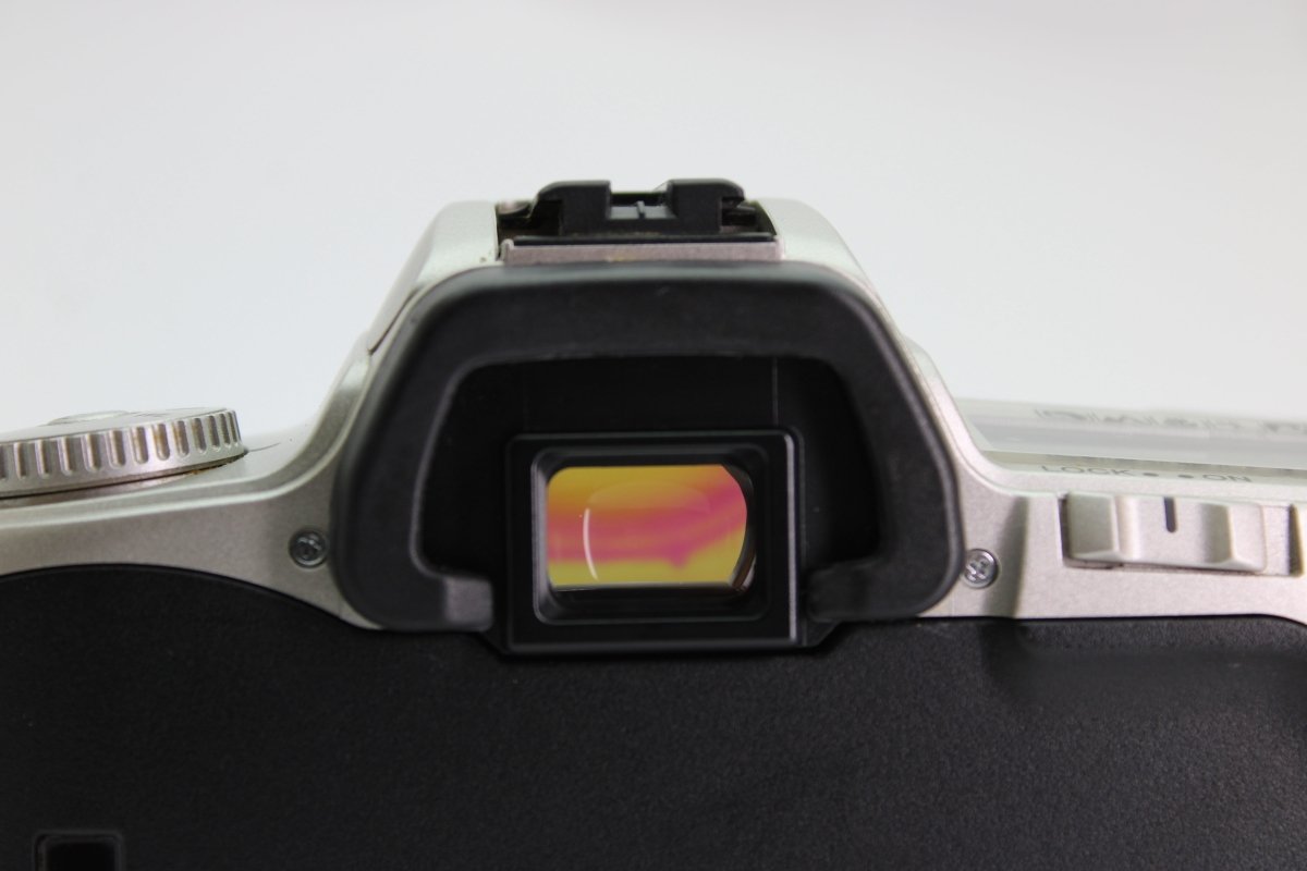 Minolta Dynax 404si + 70-210mm Tokina AF f4-5.6 Lens (#2335) - Minolta