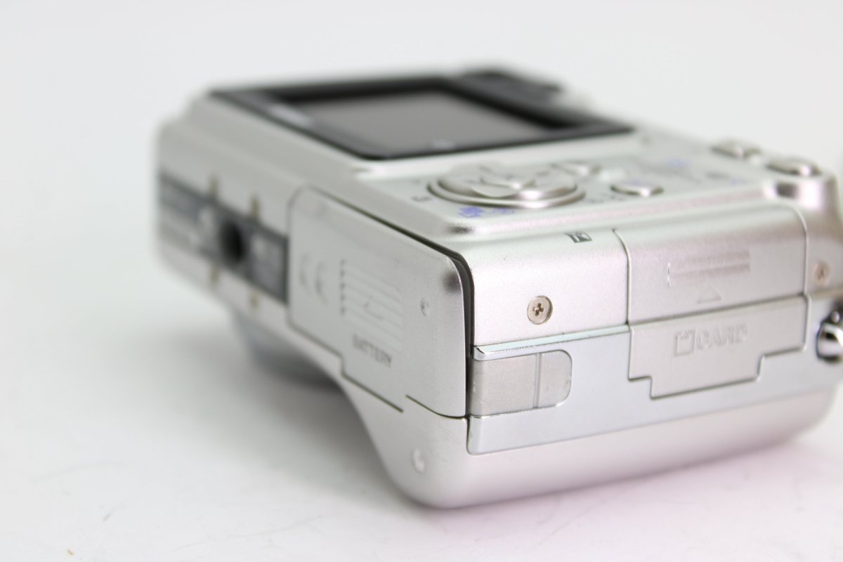 Nikon Coolpix 5900 (#3586) - Nikon