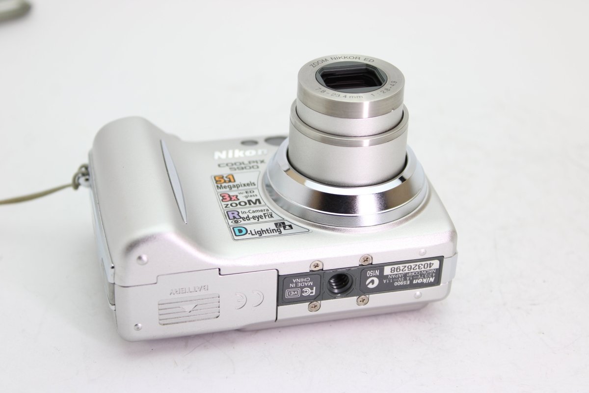 Nikon Coolpix 5900 (#3586) - Nikon