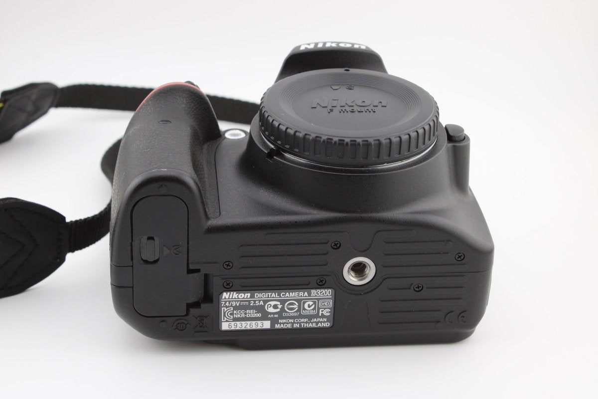 Nikon D3200 + 15 - 55mm f3.5 - 5.6 (4385) - Nikon