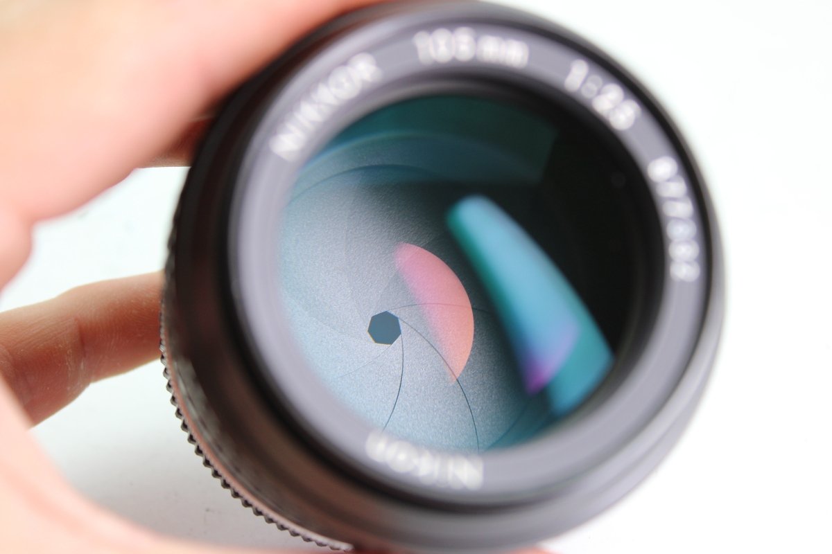Nikon Nikkor 105mm f2.5 (#2933) - Nikon