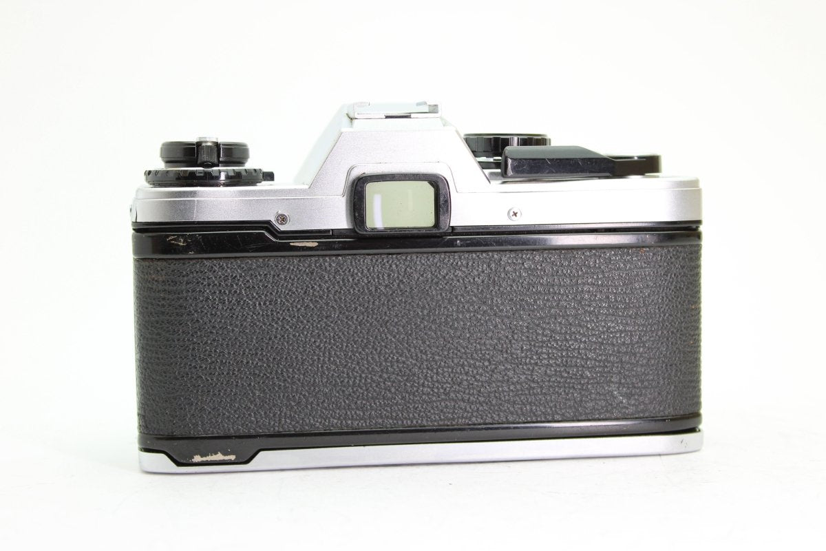 Olympus OM - 10 + 50mm f1.8 (#3394) - Olympus