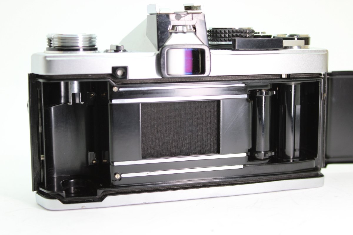 Olympus OM - 2 + 50mm f1.8 (#3453) - Olympus