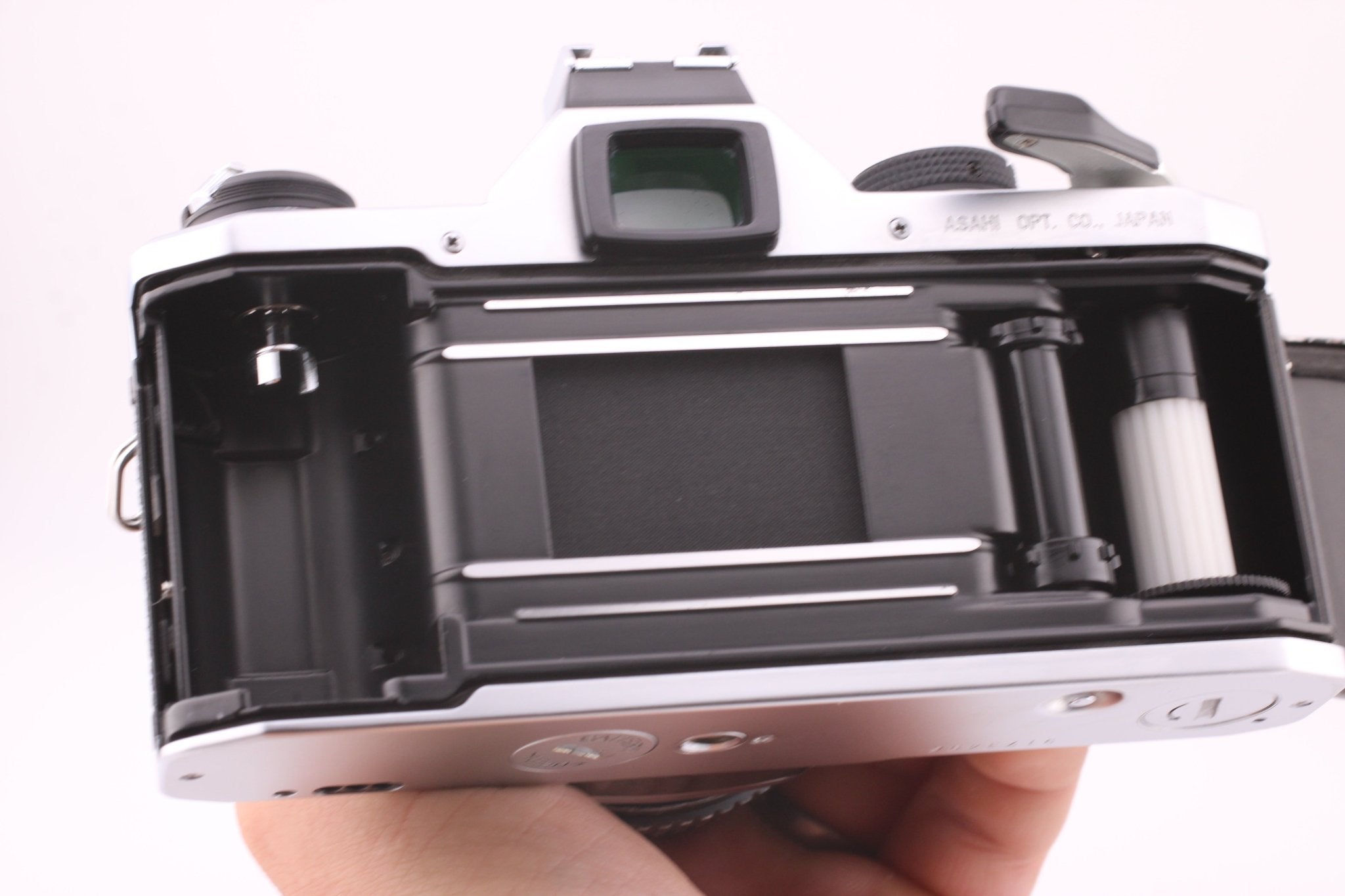 Pentax MX SLR 35mm Film Camera with 28mm f2.8 Lens - OldCamsByJens