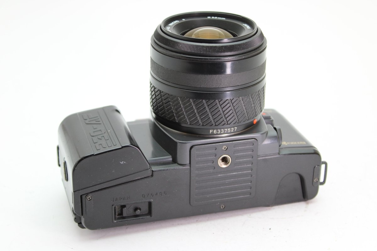 Yashica 230 - AF Kyocera + 35 - 70mm f3.3 - 4.5 (#2854) - Yashica