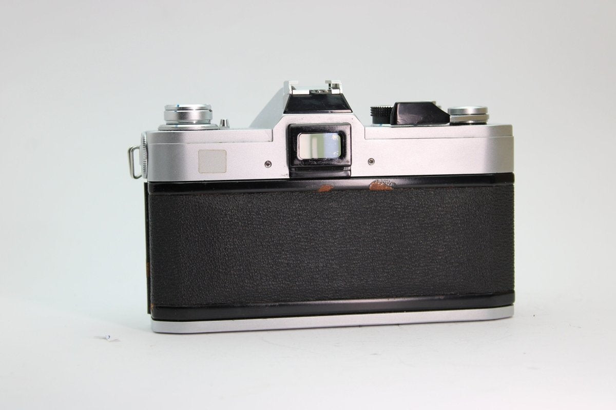 Canon FTb QL + 50mm f/1.8 Lens - Canon