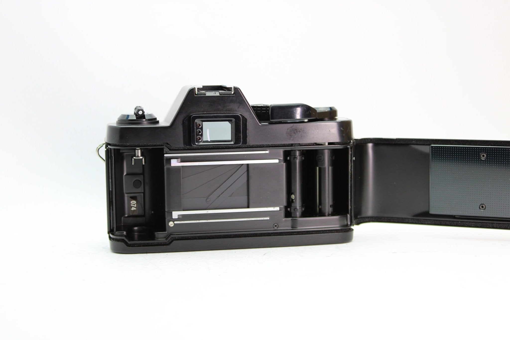 Chinon CM-5 + 50mm f/1.9 - Chinon