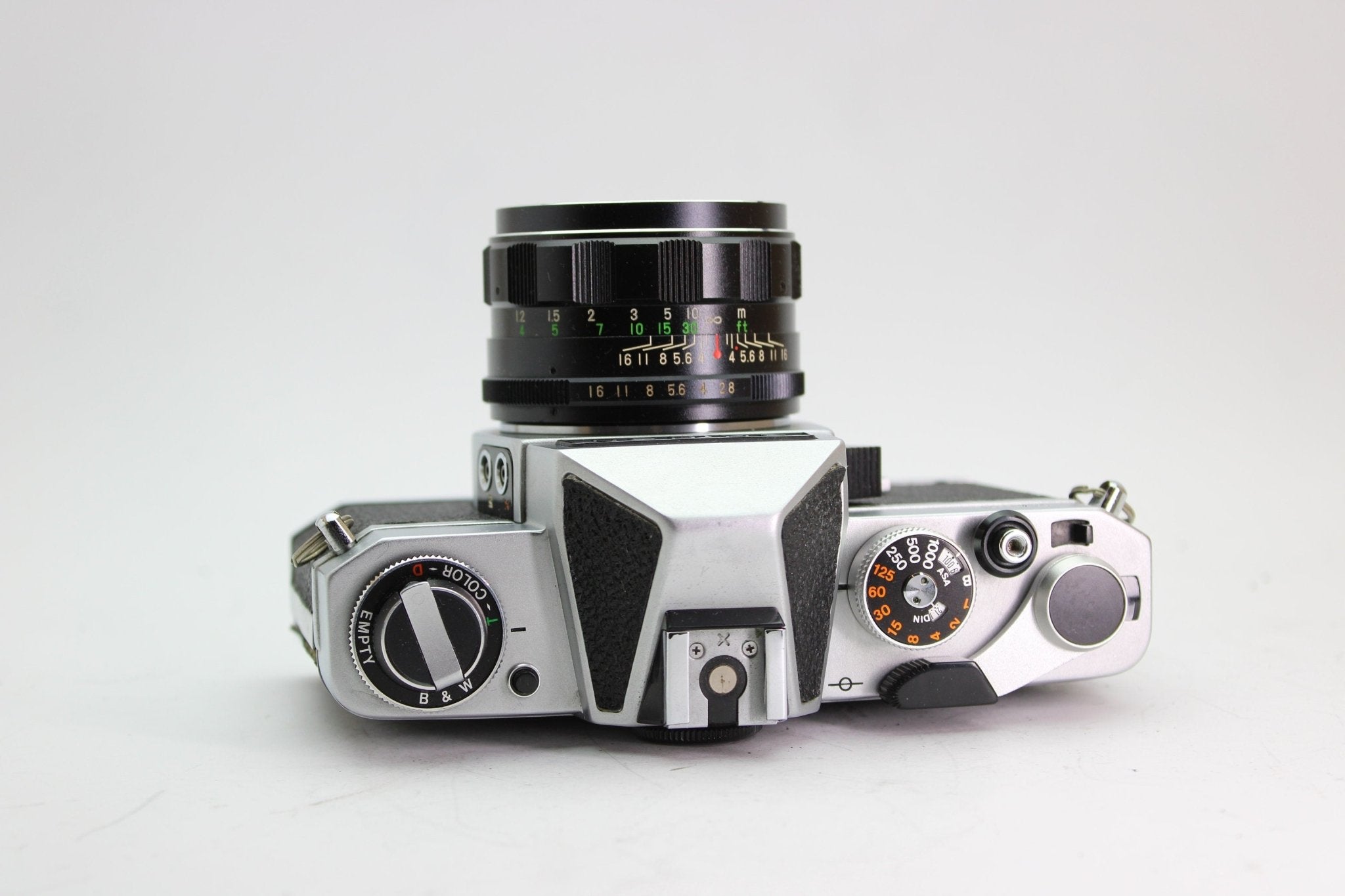 Chinon M-1 + 50mm f/2.8 - Chinon