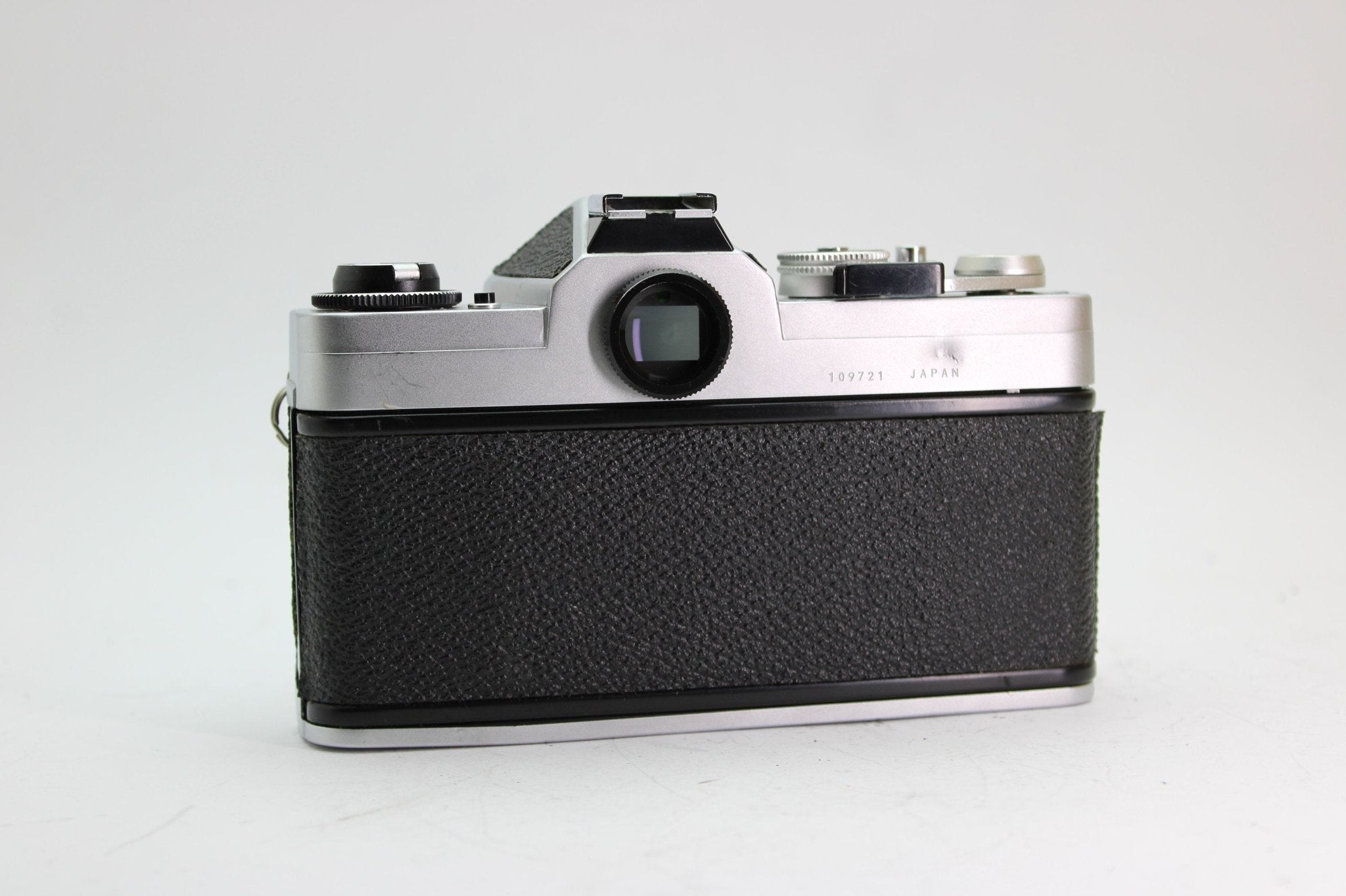 Chinon M-1 + 50mm f/2.8 - Chinon