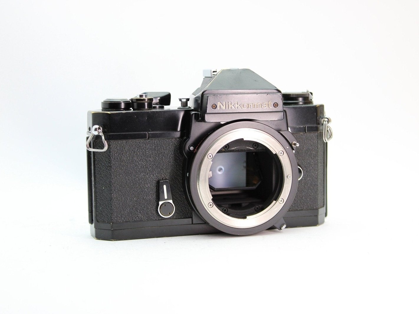 Nikkormat FT2 + 50mm f/1.8 - Nikon F