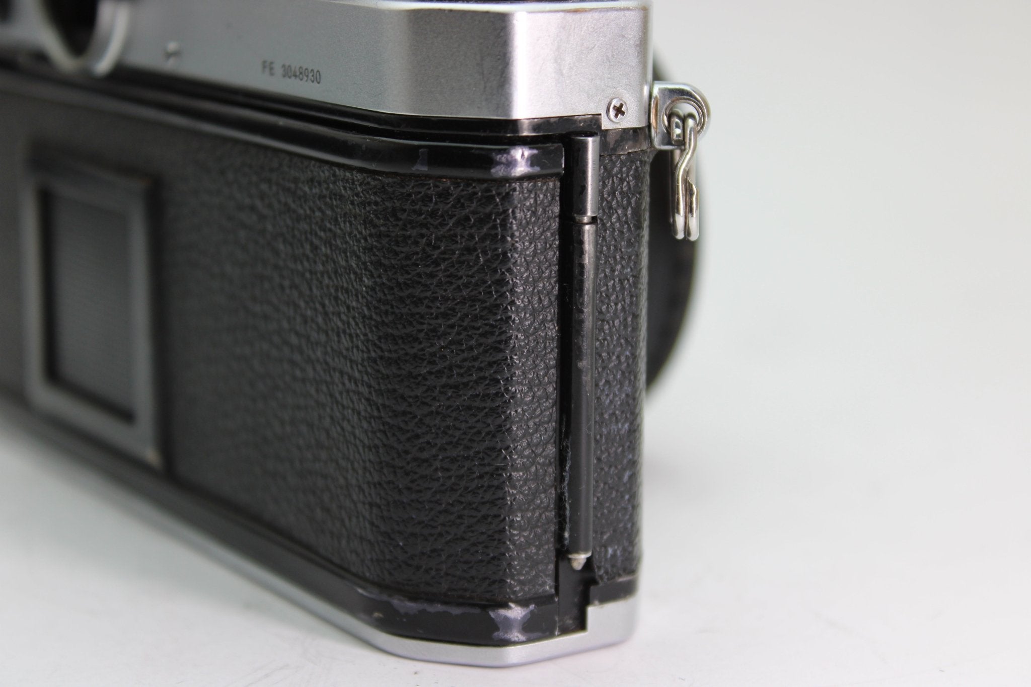 Nikon FE + 50mm f/1.8 - Nikon F