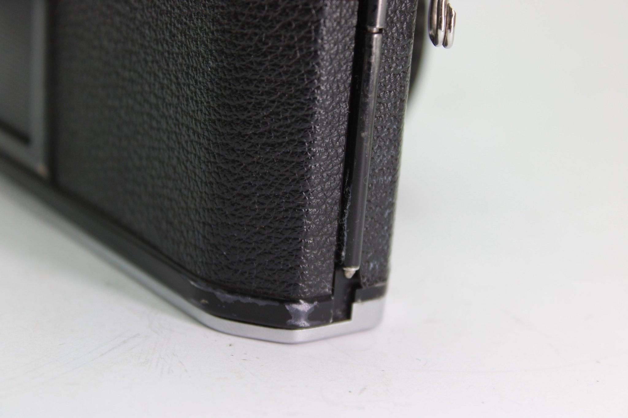 Nikon FE + 50mm f/1.8 - Nikon F