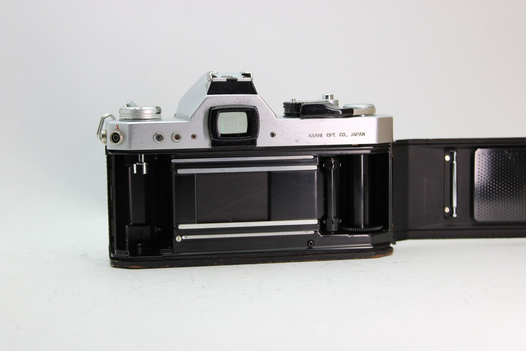 Pentax K2 + 50mm f/2 - Pentax