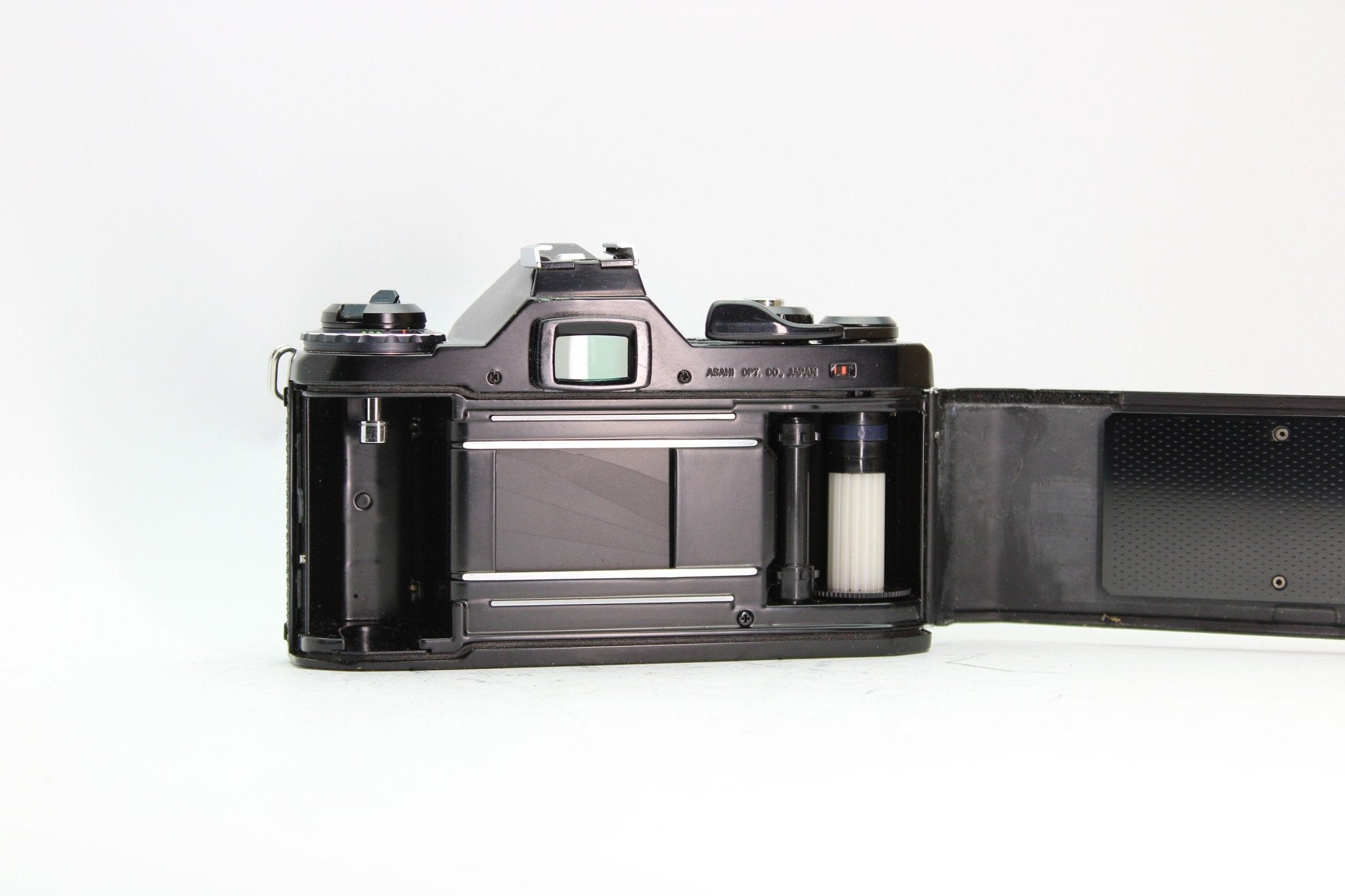 Pentax ME + 50mm f/1.7 - Pentax