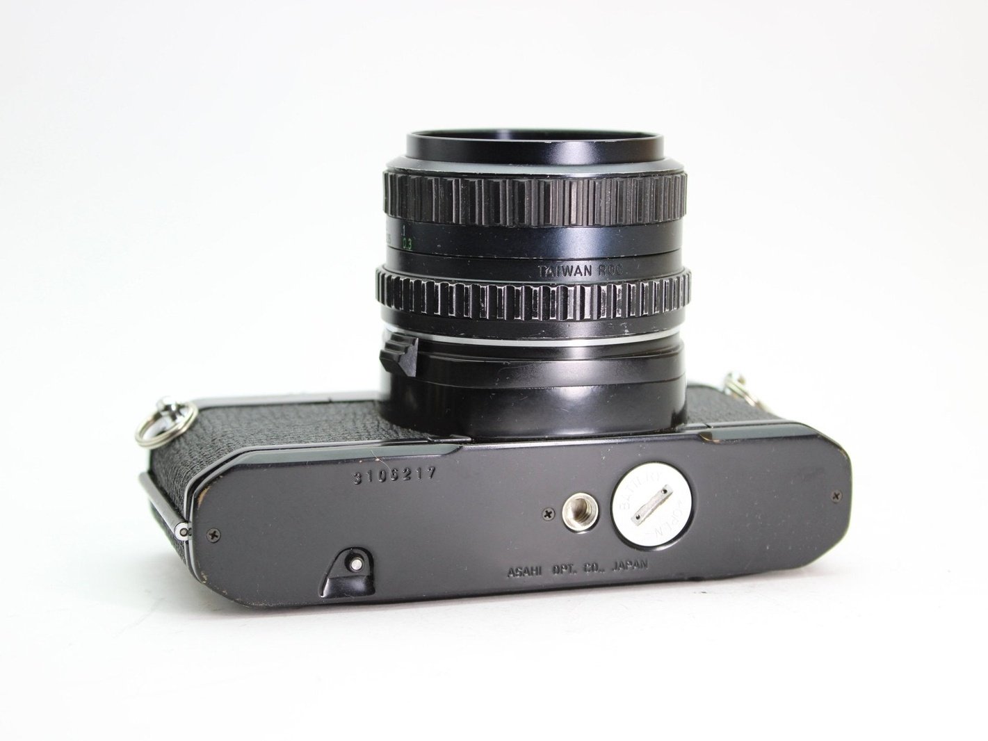 Pentax MV + 28mm f/2.8 - Pentax