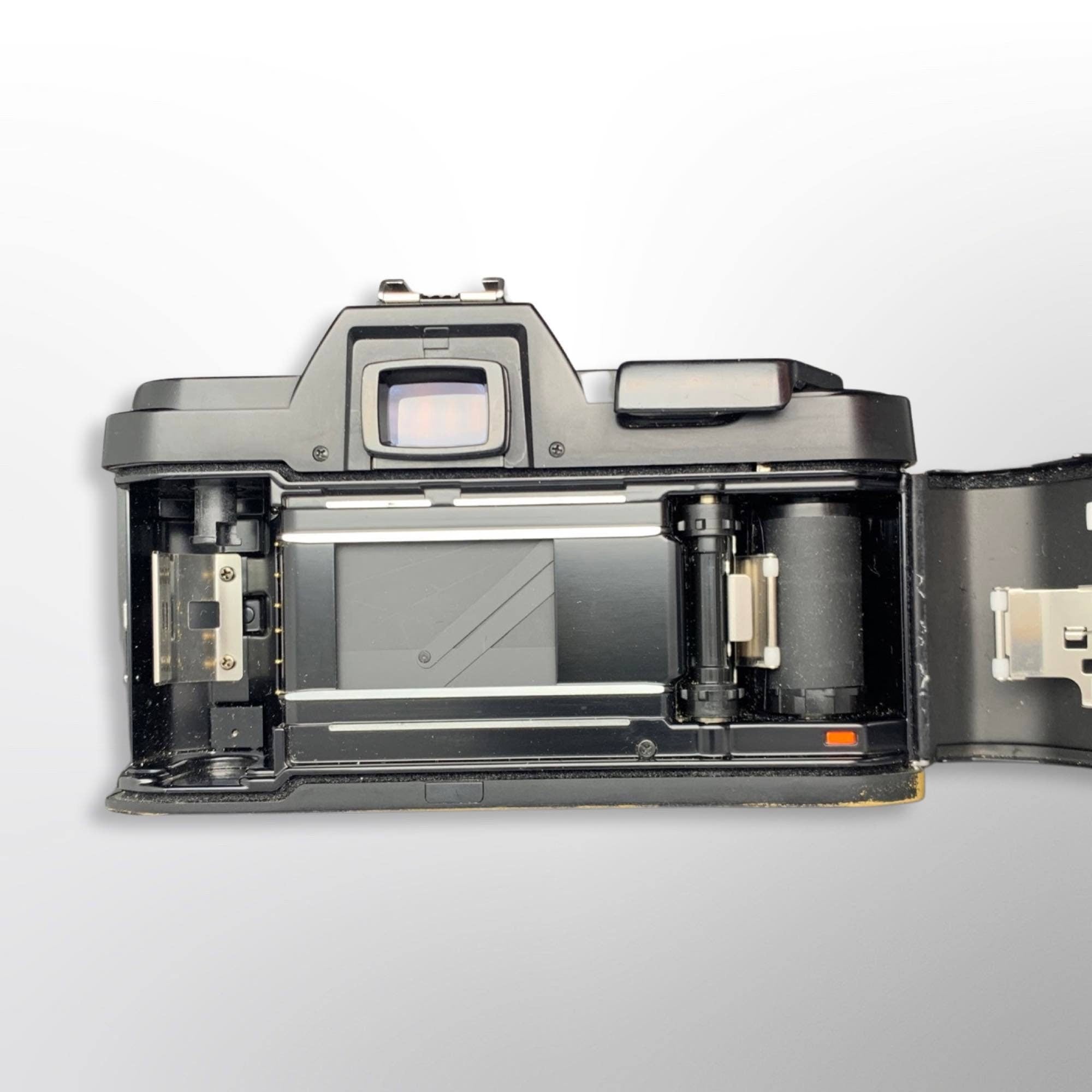 Pentax P30 + 28-80mm f/3.5-4.5 - Pentax